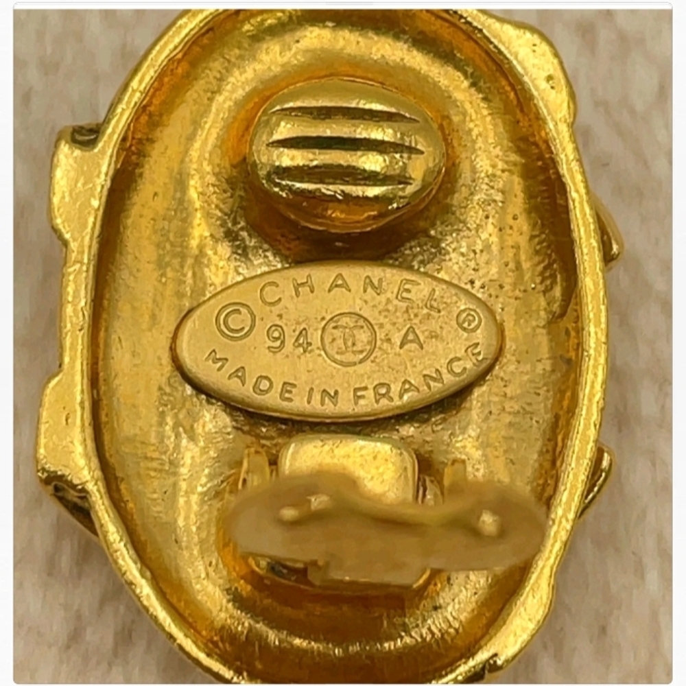 SALE! Authentic Chanel 1994 CC Coco Mark Oval Gold Plated Clip-On Earrings W Box - Picture 5 of 16